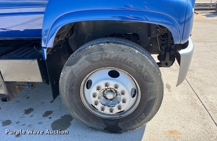 image for item LD9481 2000 GMC C6500 rollback truck