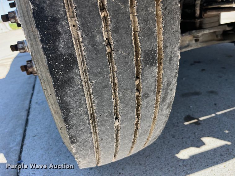 image for item LD9481 2000 GMC C6500 rollback truck