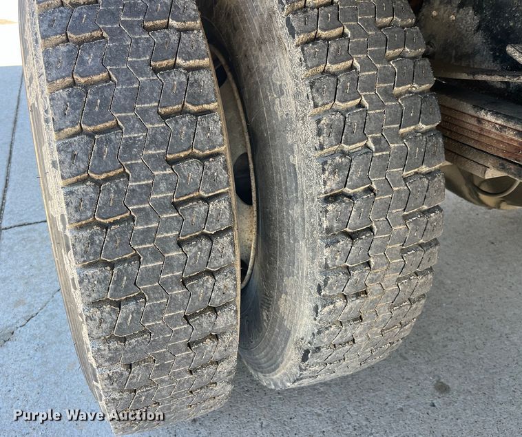 image for item LD9481 2000 GMC C6500 rollback truck