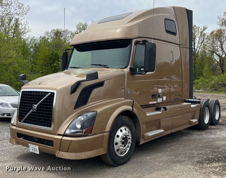 image for item LD9496 2015 Volvo VNL semi truck