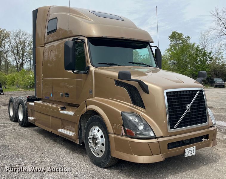 image for item LD9496 2015 Volvo VNL semi truck