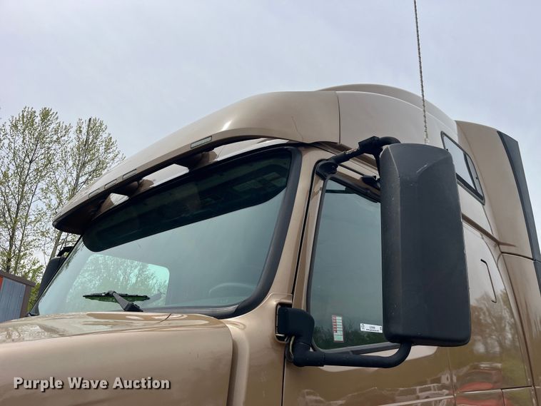 image for item LD9496 2015 Volvo VNL semi truck