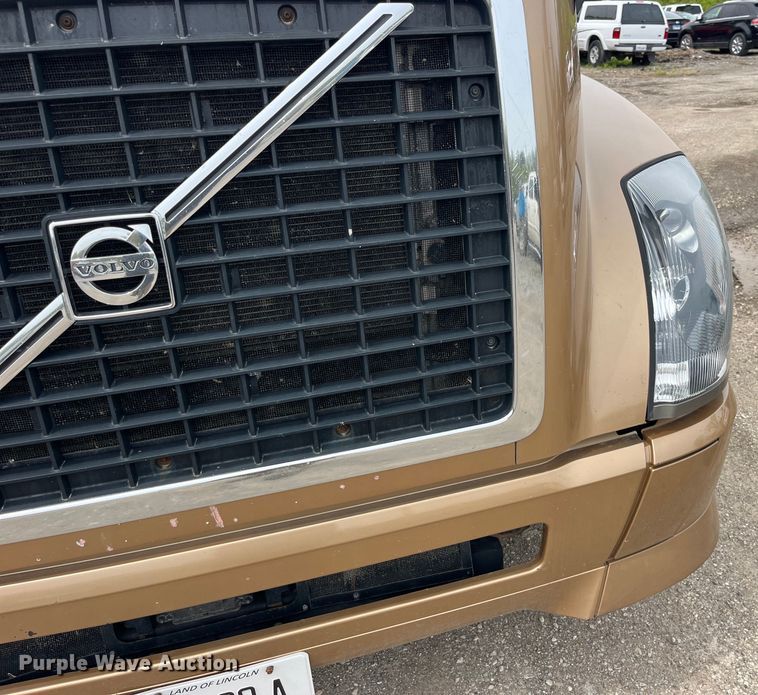 image for item LD9496 2015 Volvo VNL semi truck