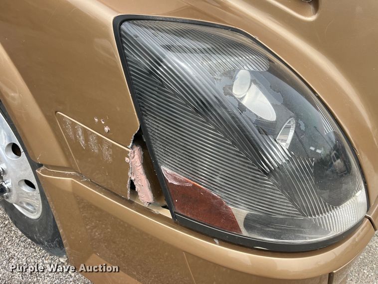 image for item LD9496 2015 Volvo VNL semi truck