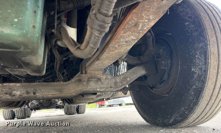 image for item LD9496 2015 Volvo VNL semi truck