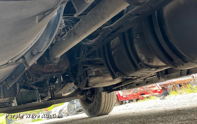 image for item LD9496 2015 Volvo VNL semi truck