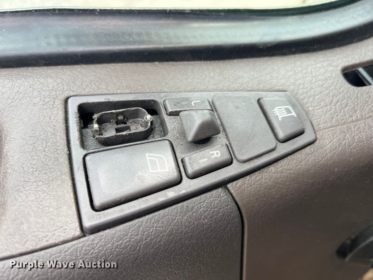 image for item LD9496 2015 Volvo VNL semi truck