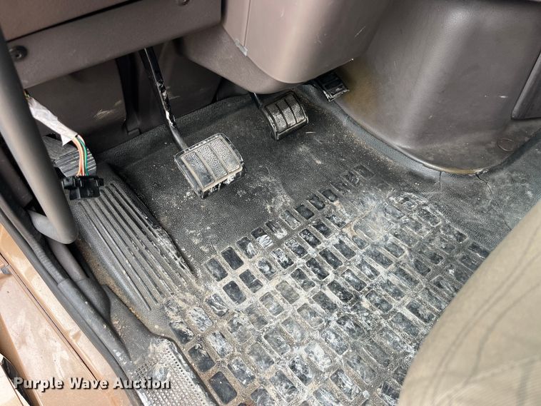 image for item LD9496 2015 Volvo VNL semi truck