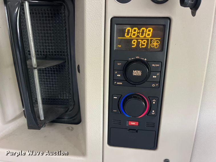 image for item LD9496 2015 Volvo VNL semi truck