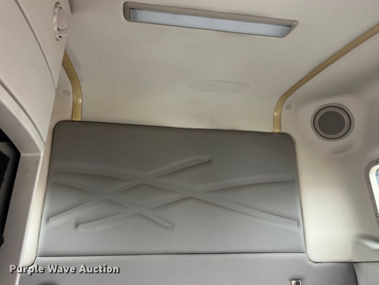 image for item LD9496 2015 Volvo VNL semi truck