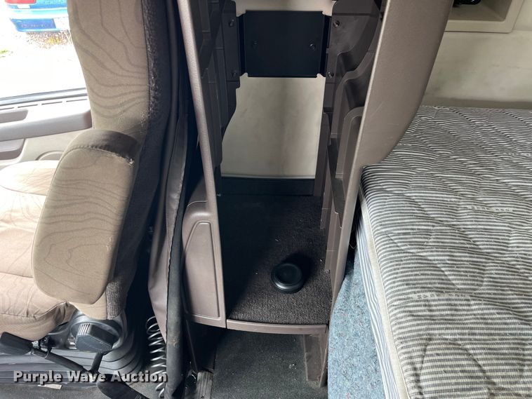 image for item LD9496 2015 Volvo VNL semi truck