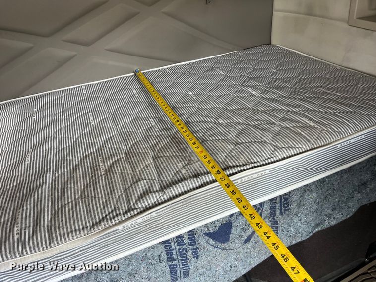 image for item LD9496 2015 Volvo VNL semi truck