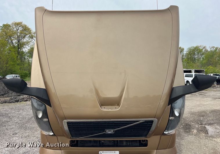 image for item LD9496 2015 Volvo VNL semi truck