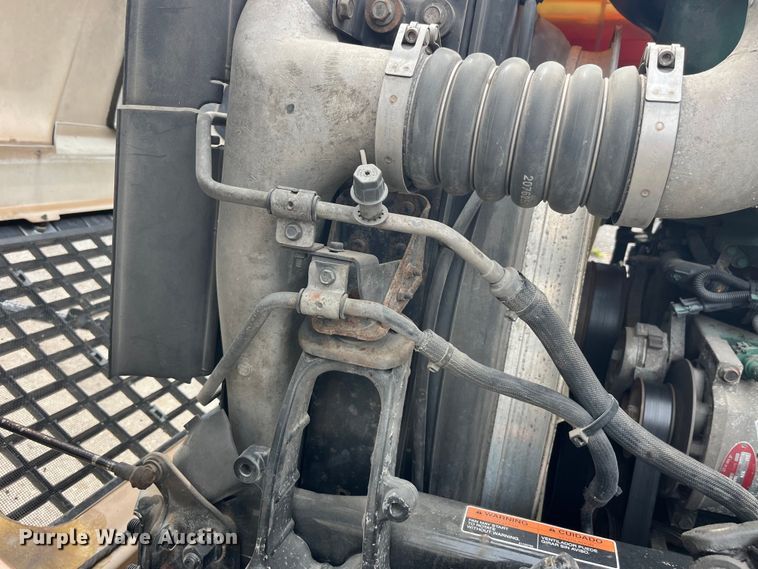 image for item LD9496 2015 Volvo VNL semi truck