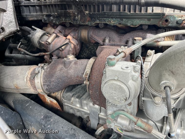 image for item LD9496 2015 Volvo VNL semi truck