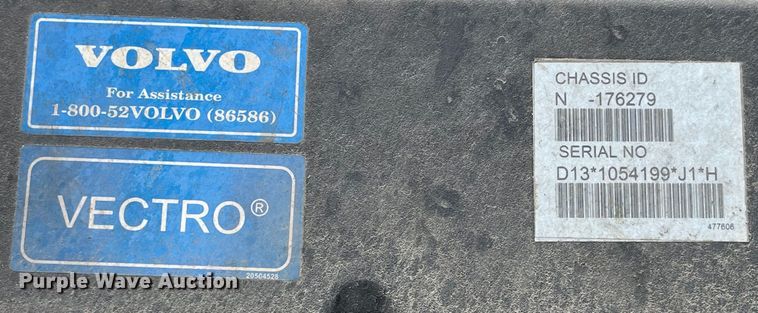 image for item LD9496 2015 Volvo VNL semi truck