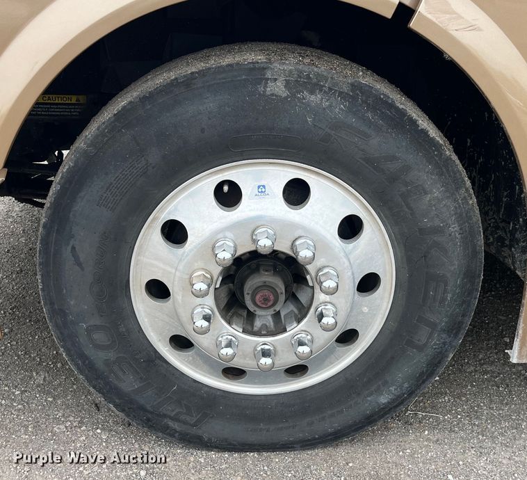 image for item LD9496 2015 Volvo VNL semi truck