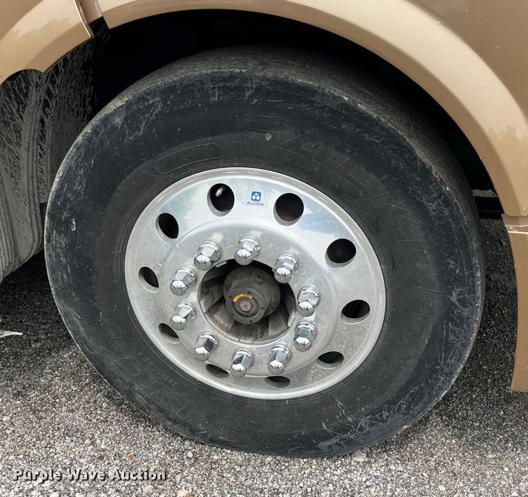 image for item LD9496 2015 Volvo VNL semi truck