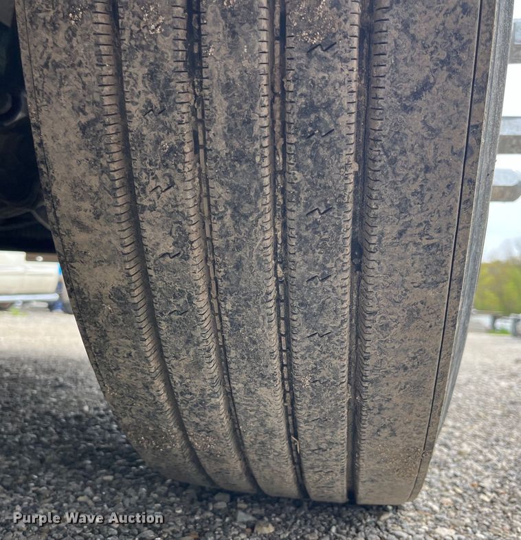 image for item LD9496 2015 Volvo VNL semi truck