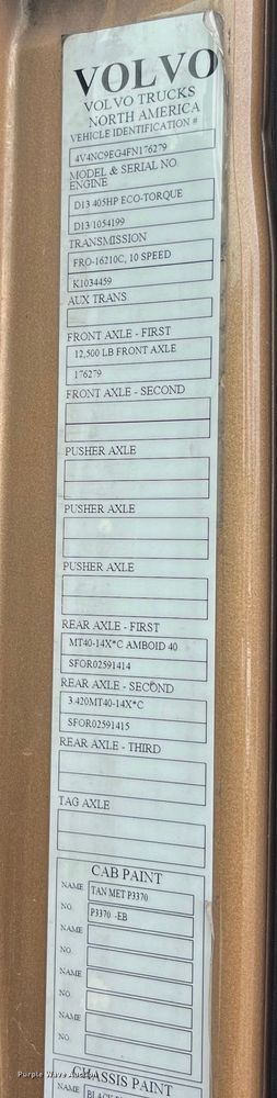 image for item LD9496 2015 Volvo VNL semi truck