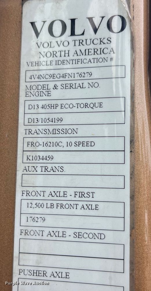 image for item LD9496 2015 Volvo VNL semi truck