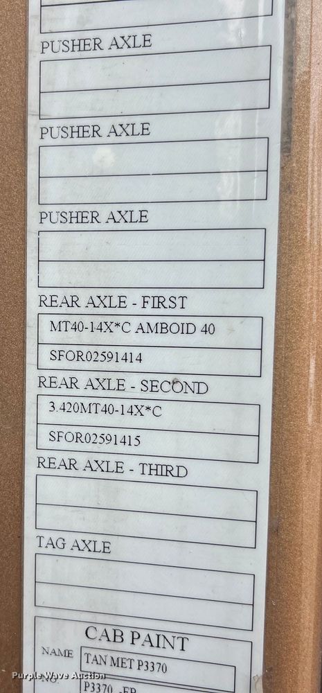 image for item LD9496 2015 Volvo VNL semi truck