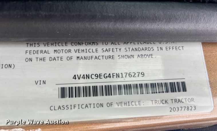 image for item LD9496 2015 Volvo VNL semi truck