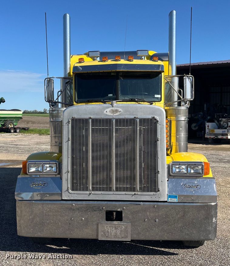 image for item LD9516 2002 Peterbilt  379 semi truck
