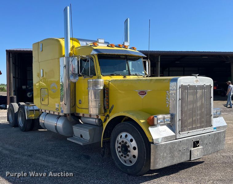 image for item LD9516 2002 Peterbilt  379 semi truck