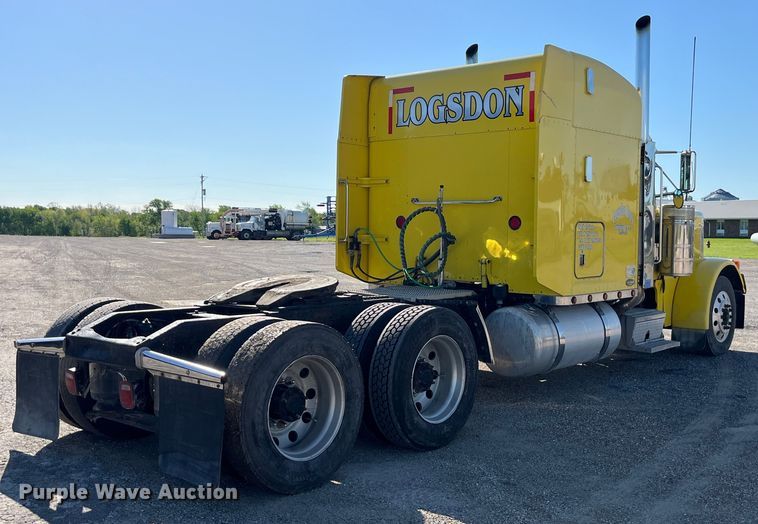 image for item LD9516 2002 Peterbilt  379 semi truck
