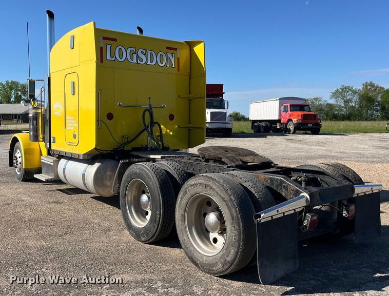 image for item LD9516 2002 Peterbilt  379 semi truck