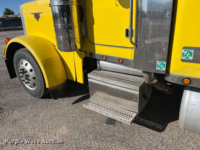 image for item LD9516 2002 Peterbilt  379 semi truck