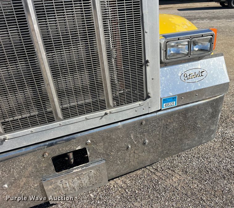 image for item LD9516 2002 Peterbilt  379 semi truck