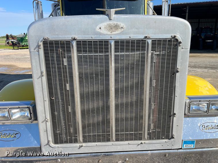 image for item LD9516 2002 Peterbilt  379 semi truck