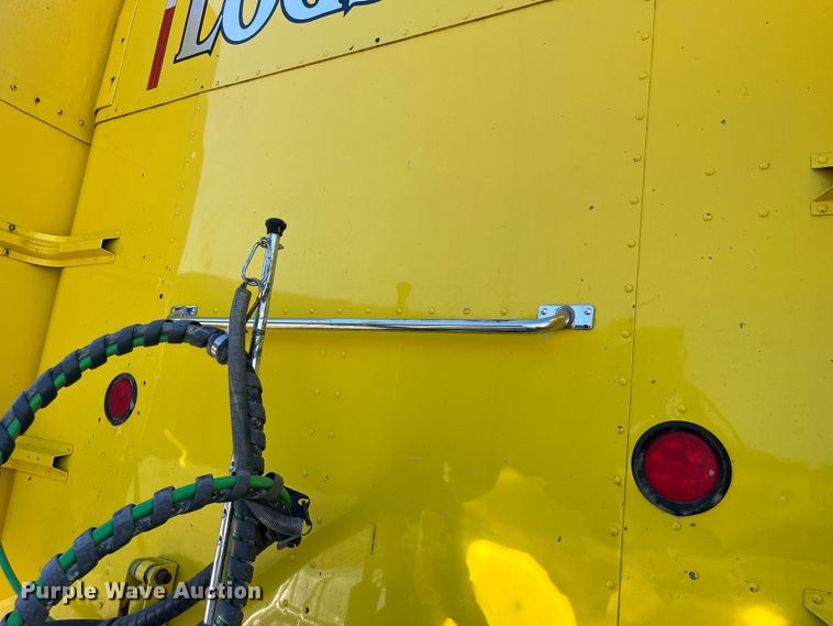 image for item LD9516 2002 Peterbilt  379 semi truck