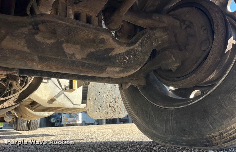 image for item LD9516 2002 Peterbilt  379 semi truck