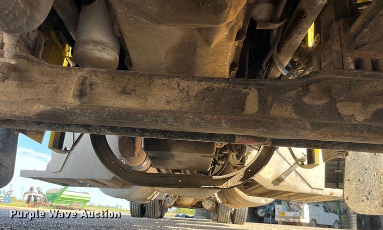 image for item LD9516 2002 Peterbilt  379 semi truck