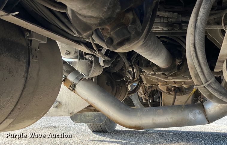 image for item LD9516 2002 Peterbilt  379 semi truck