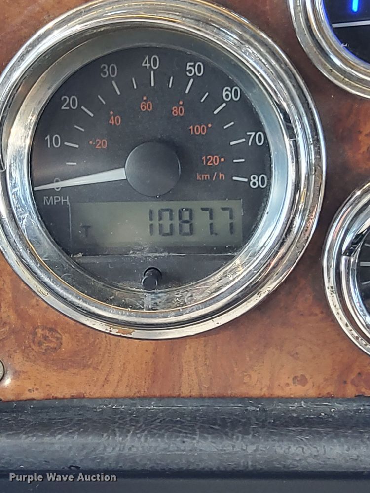 image for item LD9516 2002 Peterbilt  379 semi truck