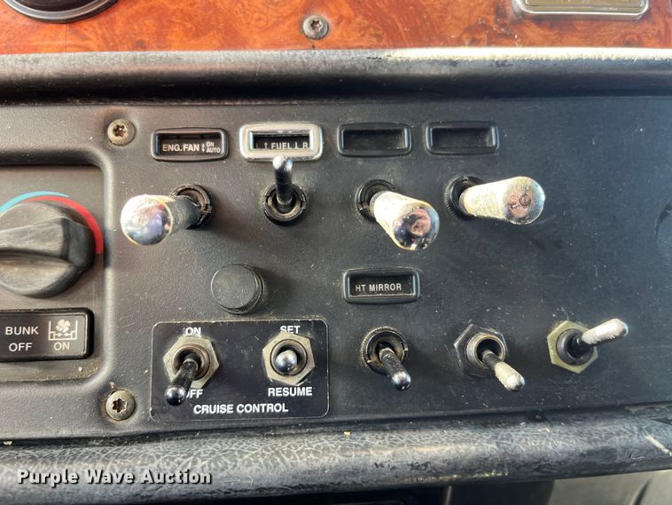 image for item LD9516 2002 Peterbilt  379 semi truck