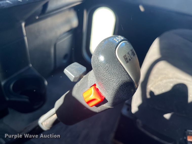 image for item LD9516 2002 Peterbilt  379 semi truck