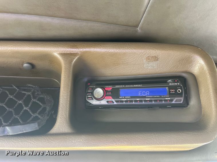 image for item LD9516 2002 Peterbilt  379 semi truck