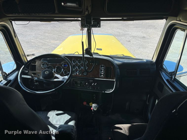 image for item LD9516 2002 Peterbilt  379 semi truck