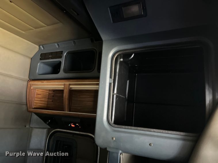 image for item LD9516 2002 Peterbilt  379 semi truck