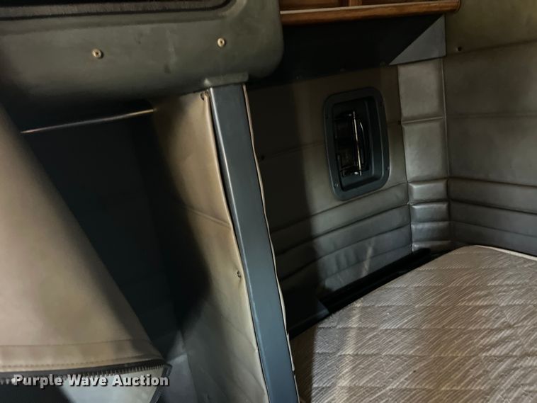 image for item LD9516 2002 Peterbilt  379 semi truck