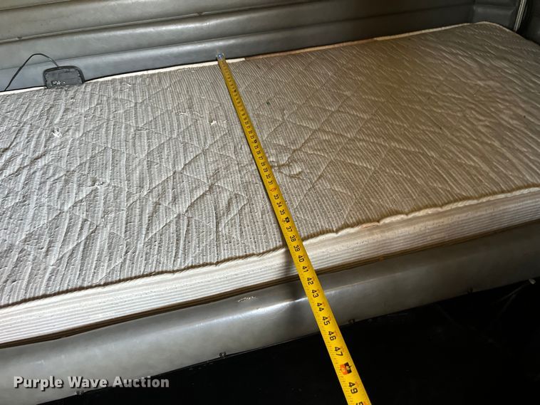 image for item LD9516 2002 Peterbilt  379 semi truck