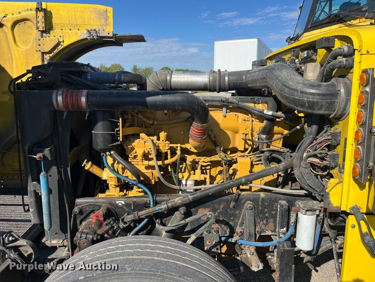 image for item LD9516 2002 Peterbilt  379 semi truck