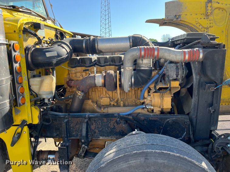 image for item LD9516 2002 Peterbilt  379 semi truck