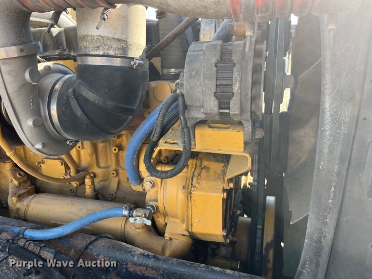 image for item LD9516 2002 Peterbilt  379 semi truck