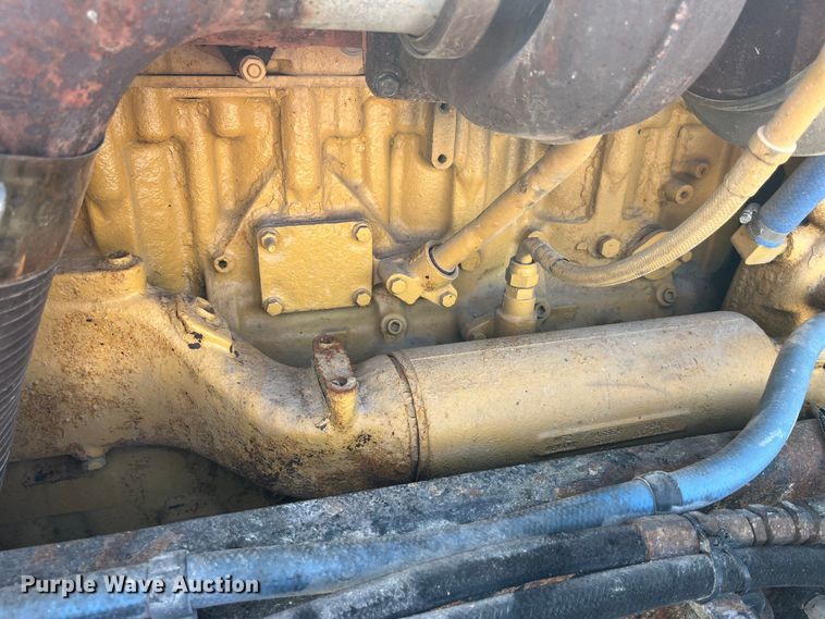 image for item LD9516 2002 Peterbilt  379 semi truck